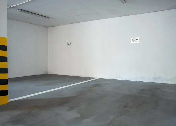 Invest Centrum Park 16 *