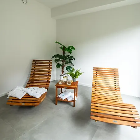 Invest Centrum Park 16 * 斯克拉斯卡波伦巴