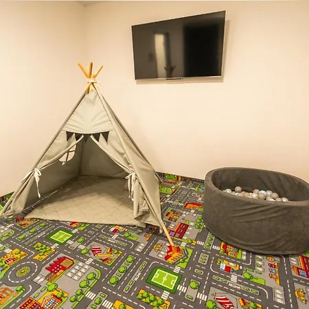 Invest Centrum Park 16 斯克拉斯卡波伦巴